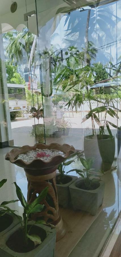 法国花园度假酒店 乌普韦利 外观 照片